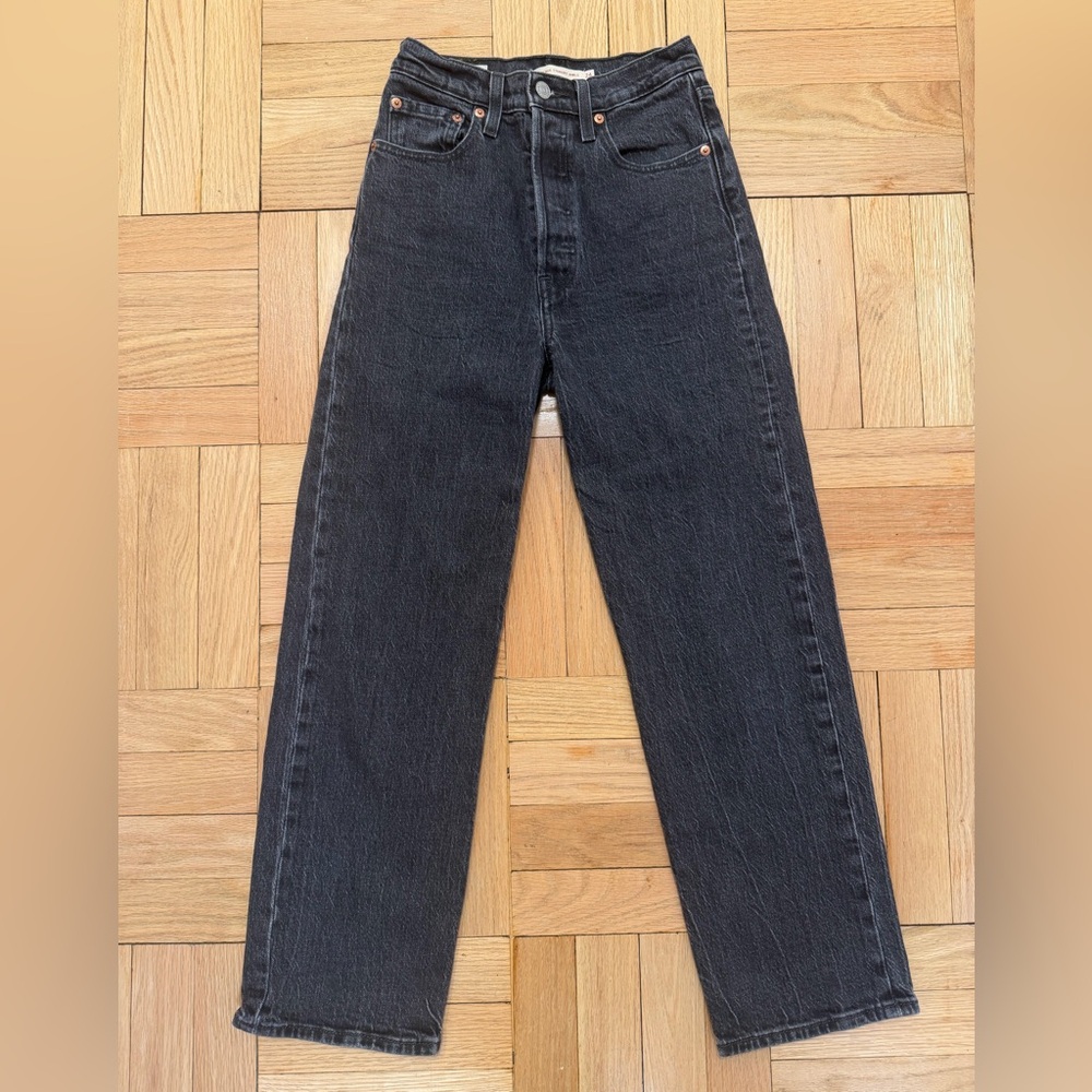 Levi’s Women’s Ribcage Straight Ankle Jeans Size 24— Medium Wash